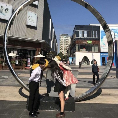 童雅琪.