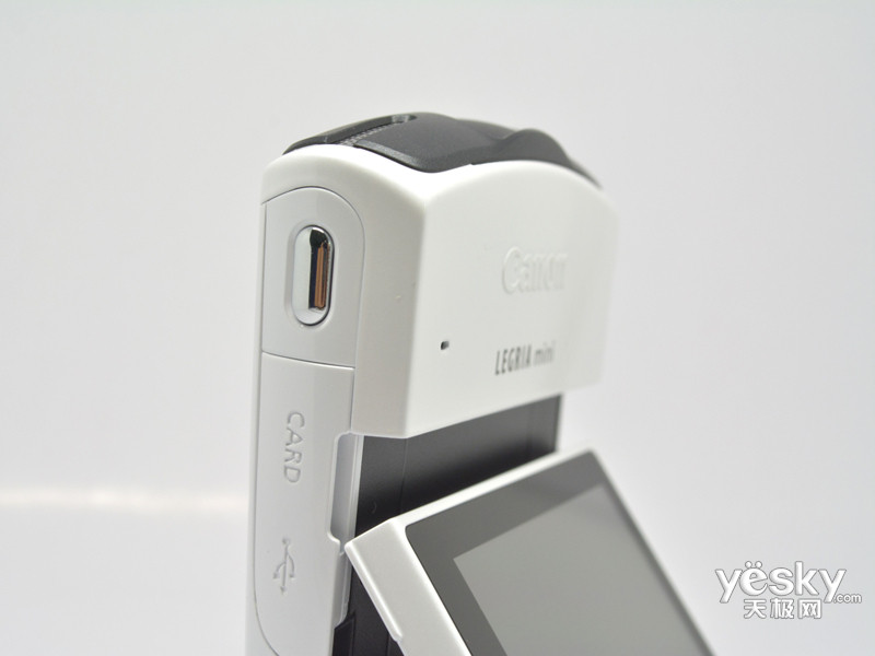����LEGRIA mini