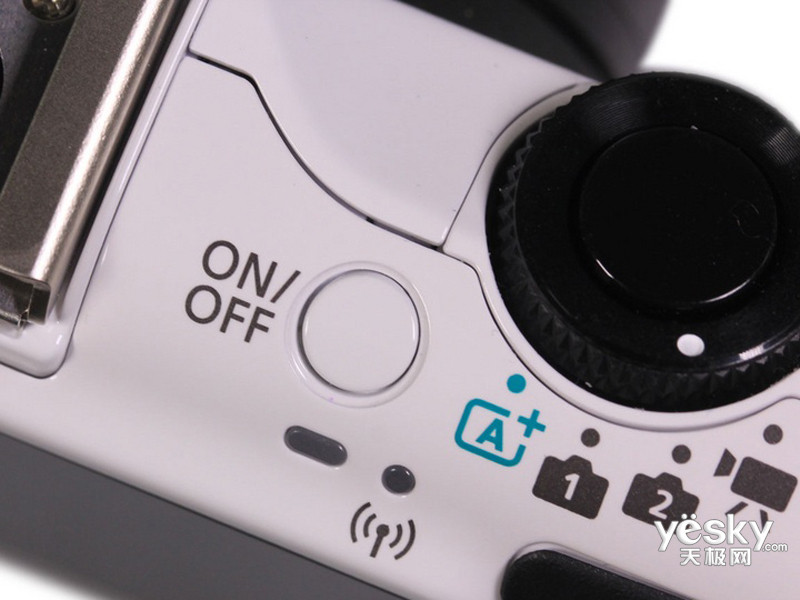 ����EOS M2�׻�(EF-M 18-55mm��90EX�����)