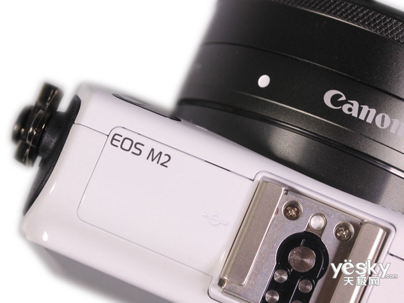 ����EOS M2�׻�(EF-M 18-55mm��90EX�����)