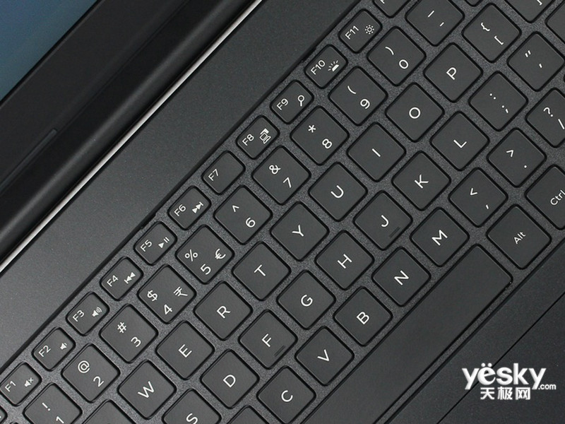 ����Inspiron ��Խ 15 5000ϵ�г��ʰ� �ǹ���(INS15UD-2528S)